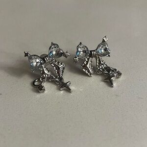 Silver bow earrings